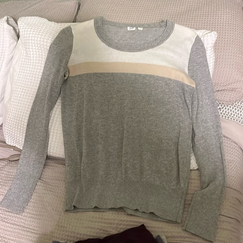 Gap sweater